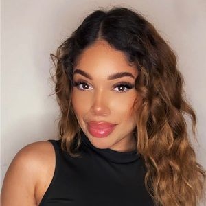 Meet your Posher, Aurora